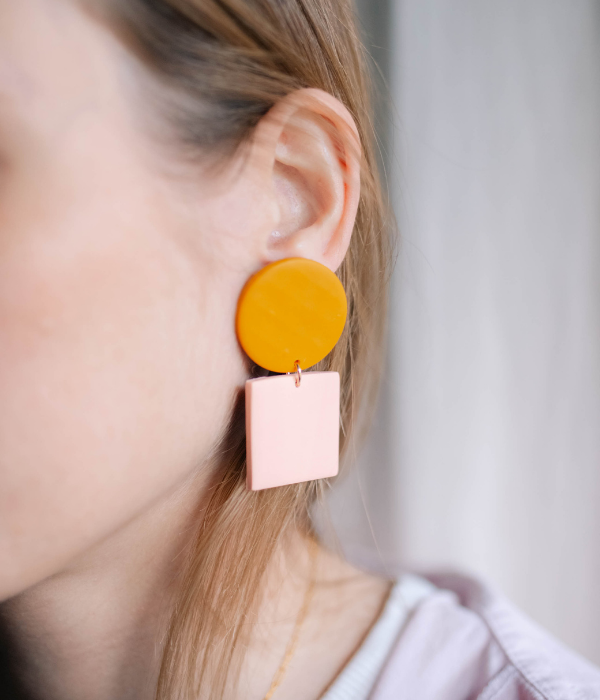 boucles-d'oreilles-roca-cabanon-bicolore-portées